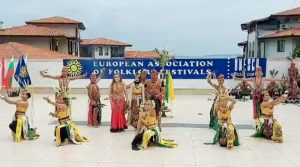 Ukir Tinta Emas, Tim Seni Budaya Barsel Juara Dunia di Bulgaria